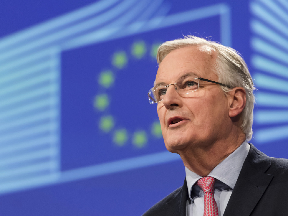 Hlavný vyjednávač EÚ pre brexit Michel Barnier reční o brexite v sídle EÚ