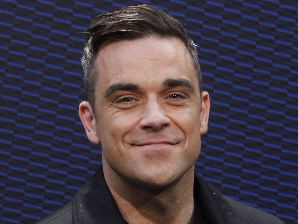 Robbie Williams ani netušil, koho si to k sebe na pódium zavolal.