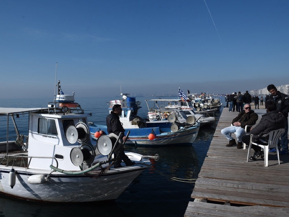 Rybárske lode v grećkom prístave v Thessaloniki.