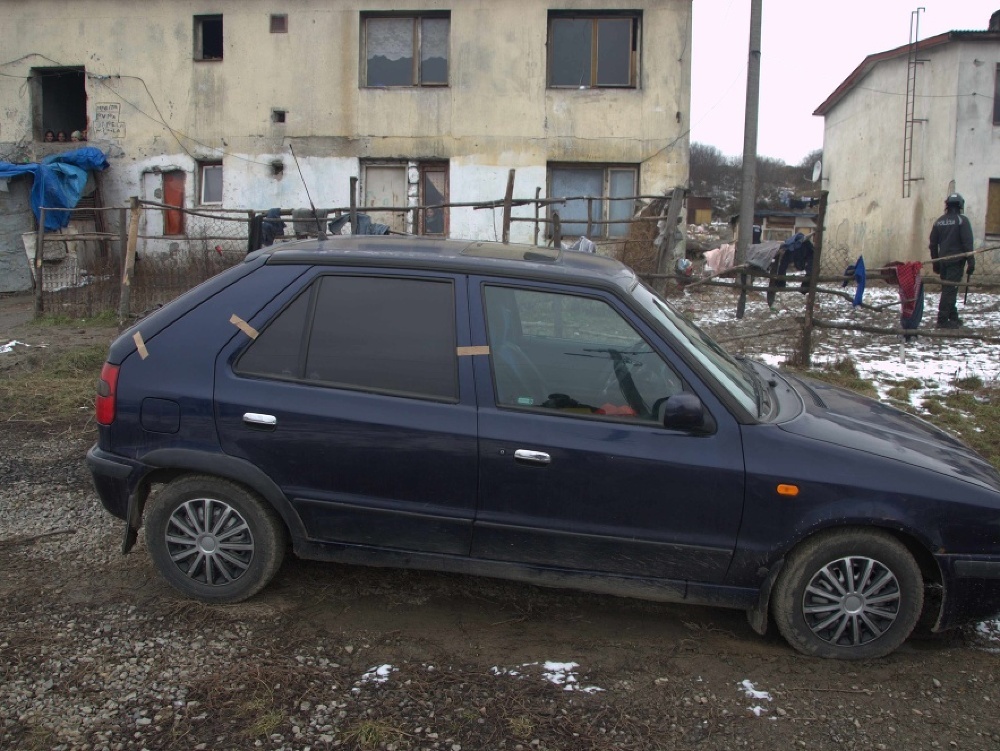 Automobil v inkriminovanej rómskej osade