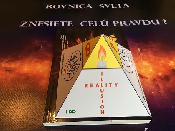 Slovenský spisovateľ je prvý na svete, ktorý vydal trojdimenzionálnu knihu