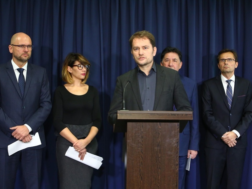 Predstavitelia opozície. Zľava: Richard Sulík, Lucia Ďuriš Nicholsonová, Igor Matovič, Ján Budaj a Ľubomír Galko