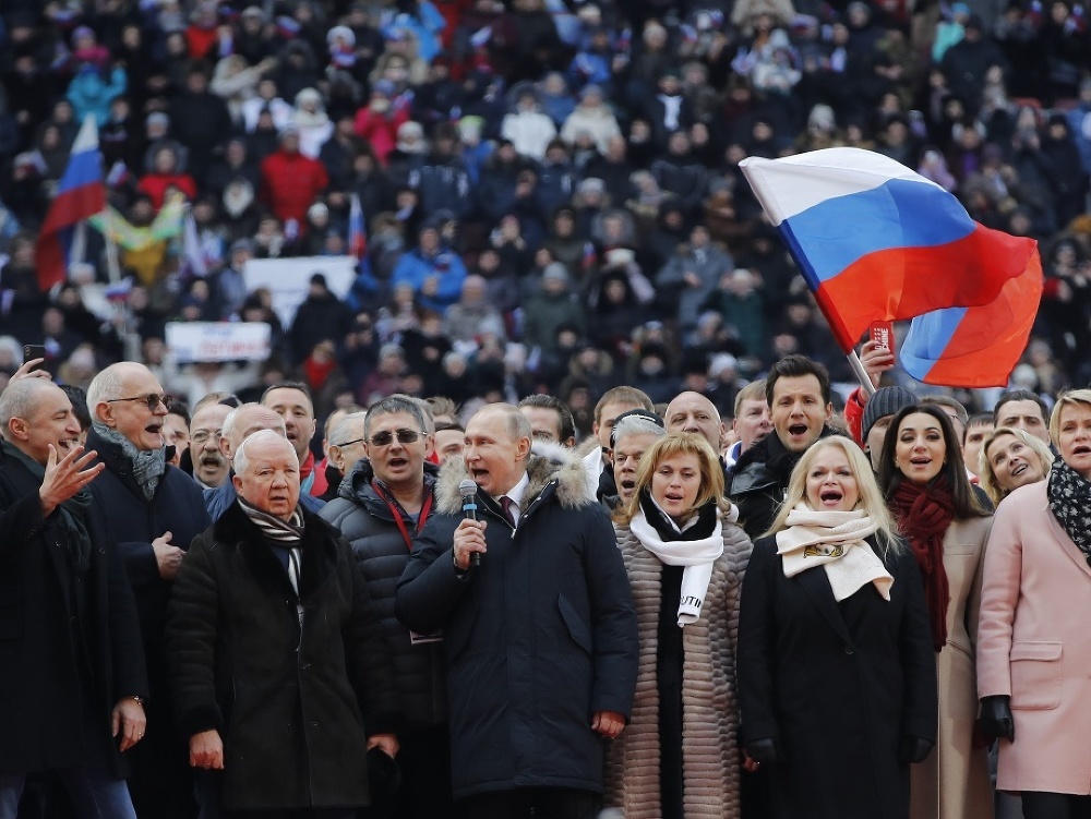 Vladimir Putin na mítingu v Moskve.