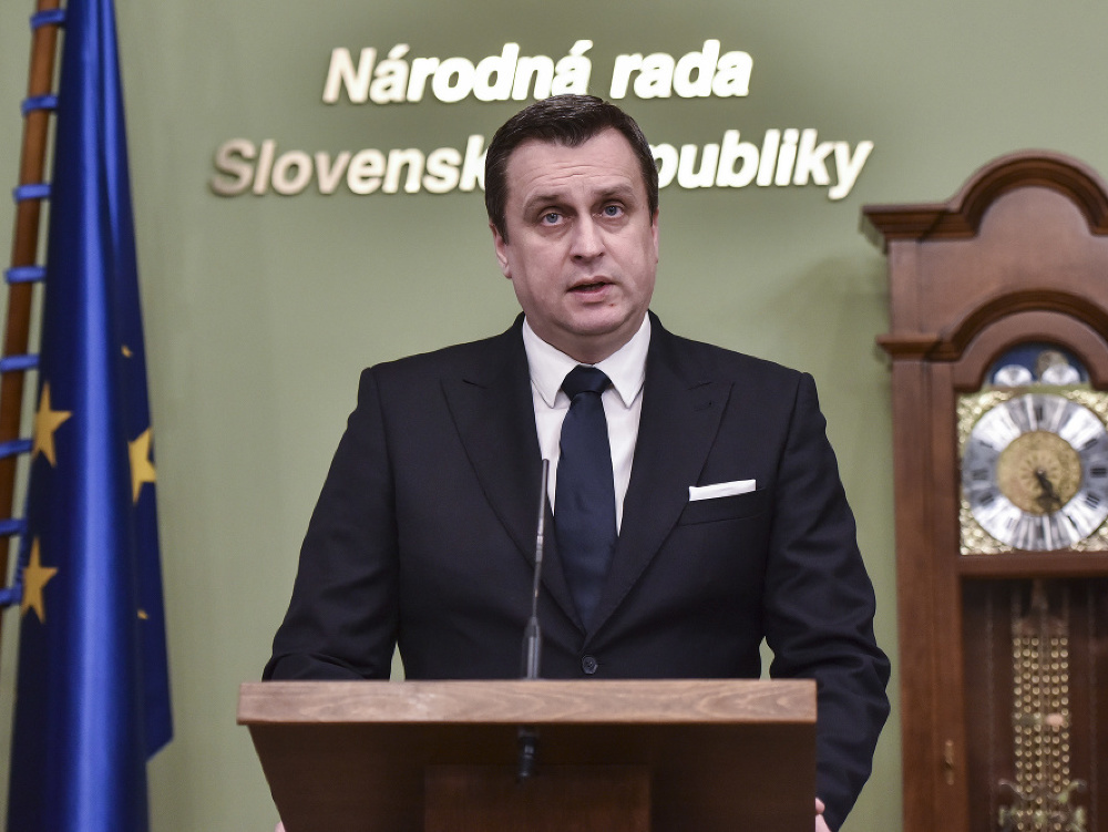 Na snímke predseda Národnej rady SR Andrej Danko počas tlačového vyhlásenia k aktuálnej politickej situácii 4. marca 2018 v Bratislave.