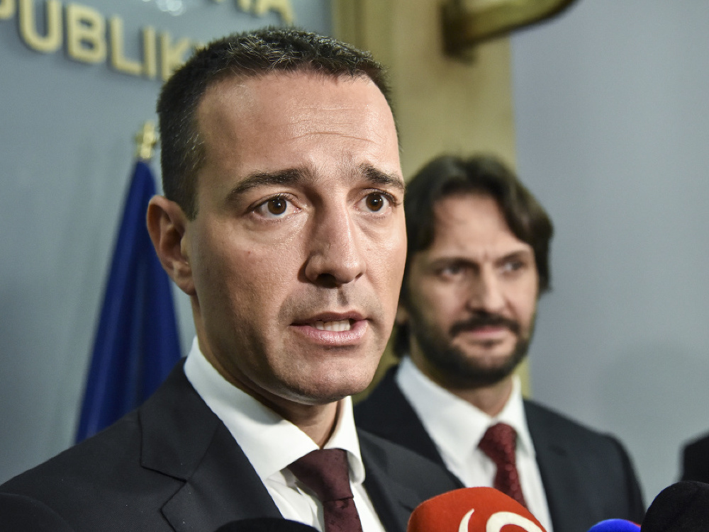 Na snímke zľava nový minister vnútra SR Tomáš Drucker a jeho predchodca Robert Kaliňák