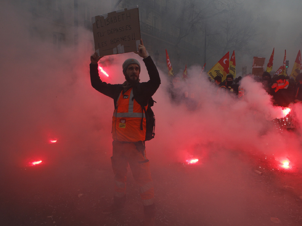 Tisíce pracovníkov aerolínie Air France štrajkujú po celom Francúzsku