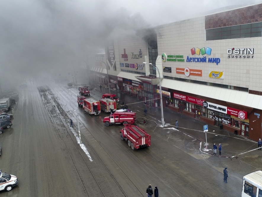 Požiar nákupného centra.