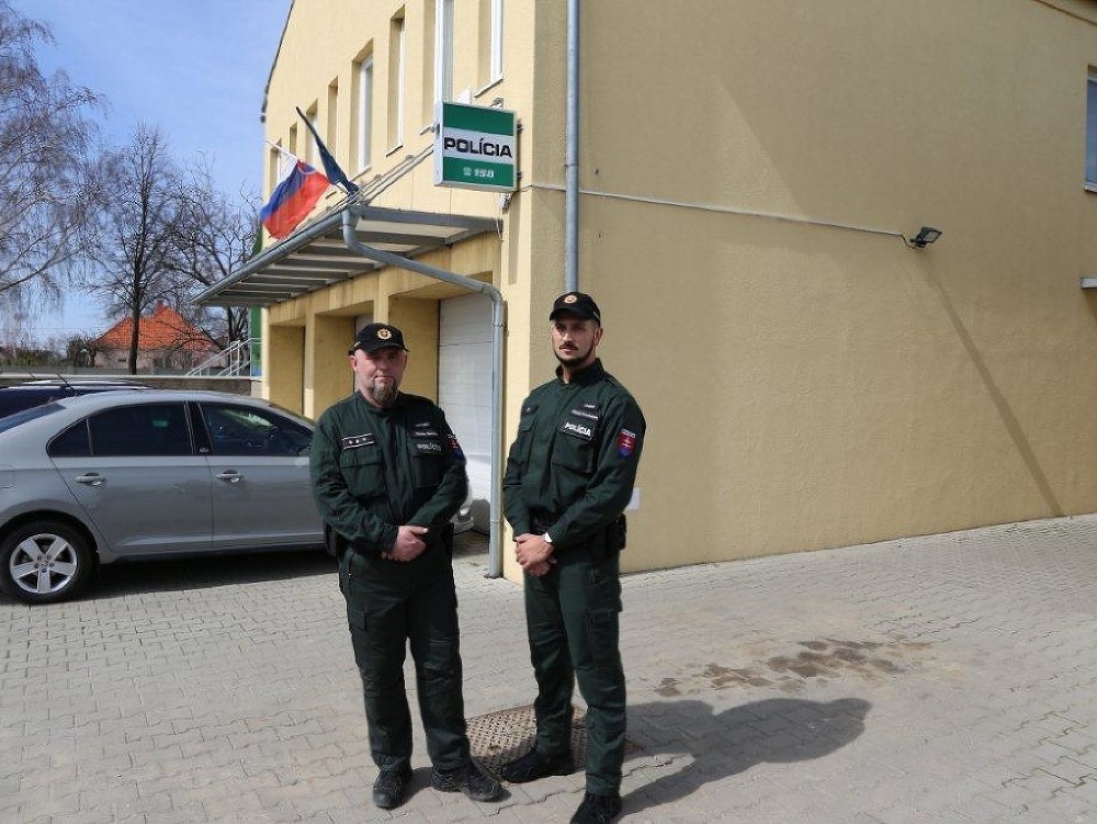 Policajti Štefan Buchta a Marek Procházka zachránili život 16-ročnému chlapcovi.