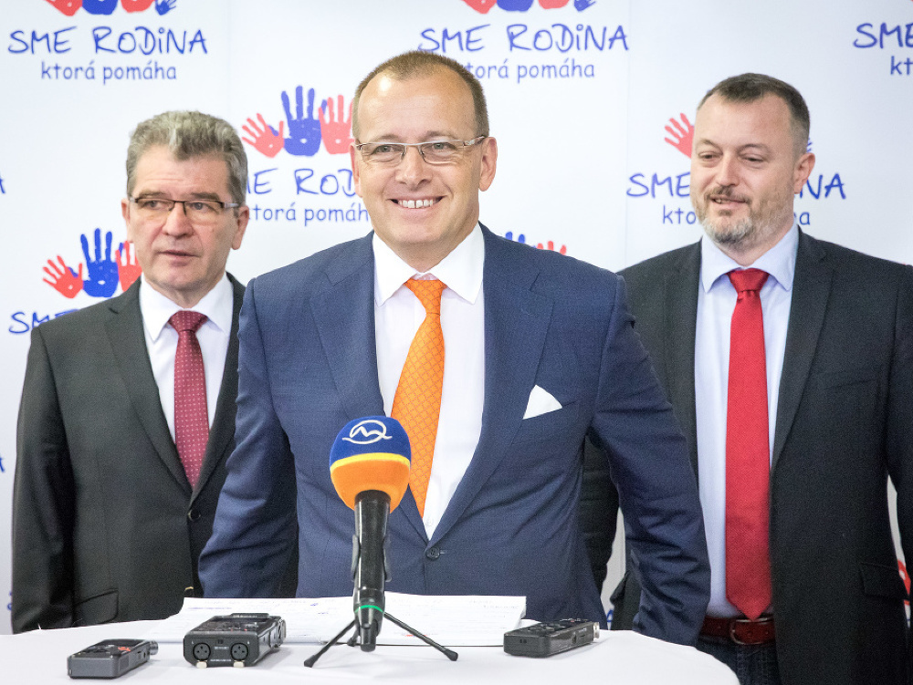Podpredseda hnutia Milan Krajniak a predseda hnutia Boris Kollár počas tlačovej besedy