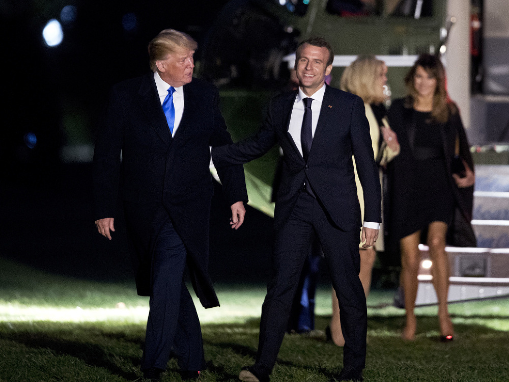 Donald Trump a Emmanuel Macron s manželkami.
