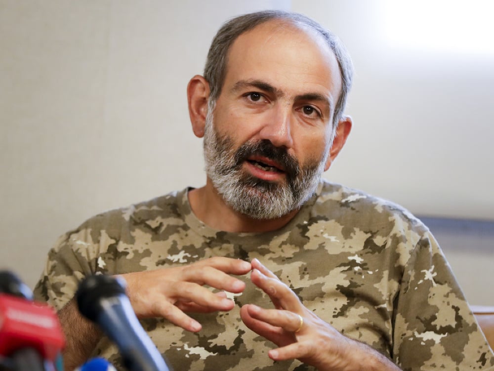 Vodca arménskej opozície Nikol Pašinian počas tlačovej konferencie v Jerevane
