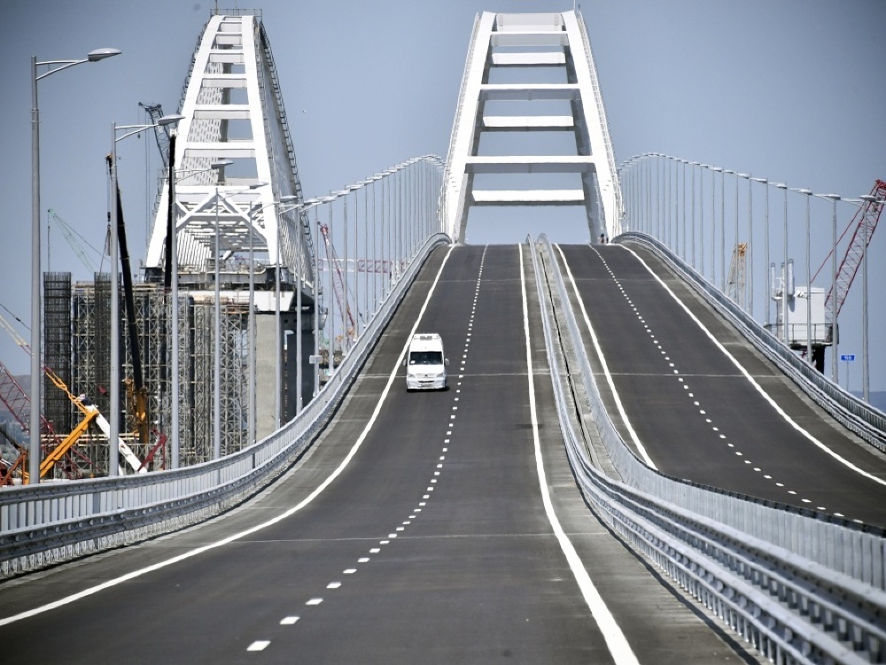 Vladimir Putin slávnostne otvoril most na Krym. 