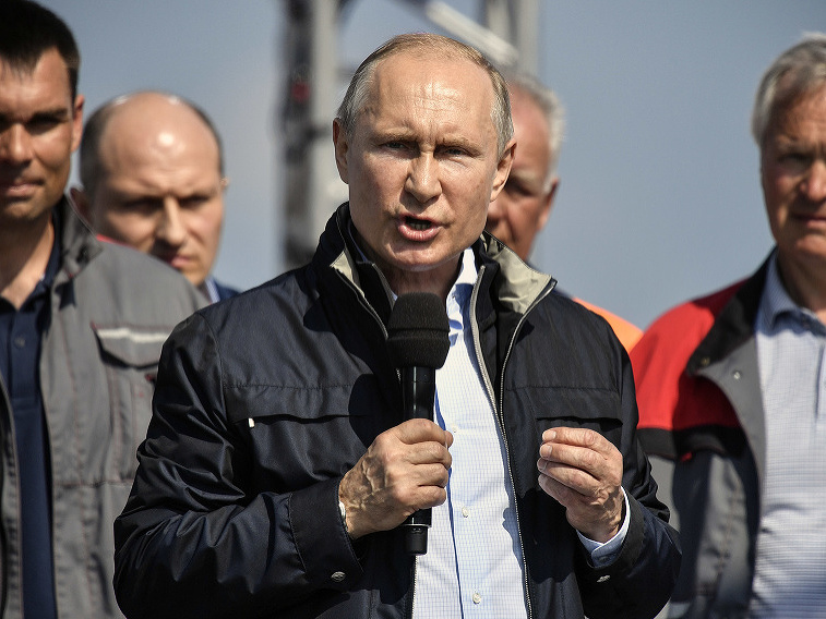 Vladimir Putin pri otvorení mosta na Kryme