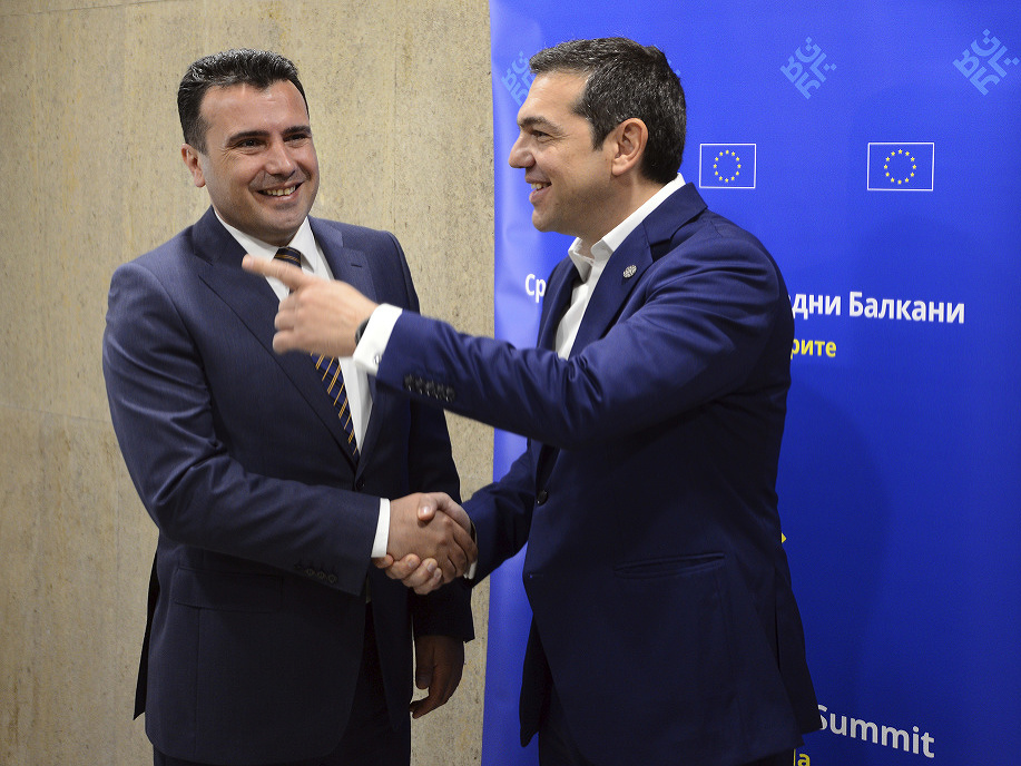 Macedónsky premiér Zoran Zaev a premiér Grécka Alexis Tsipras.