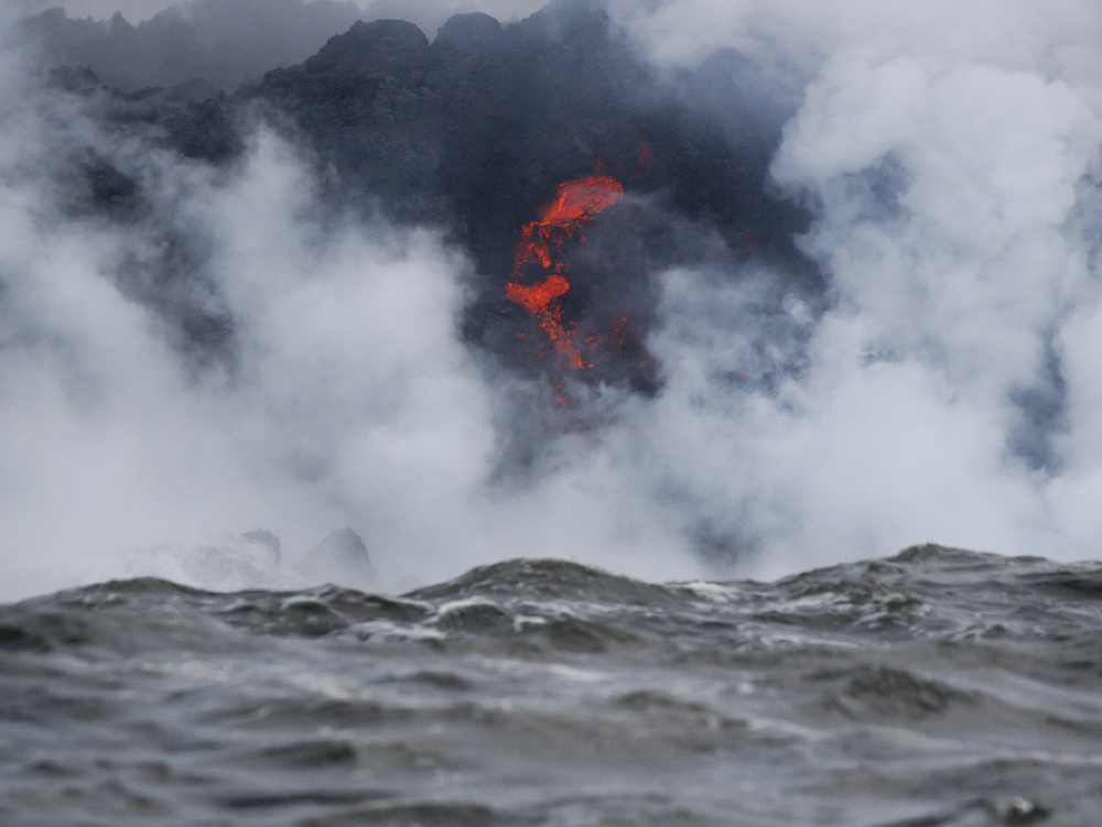 Láva zo sopky Kilauea začala stekať do oceána