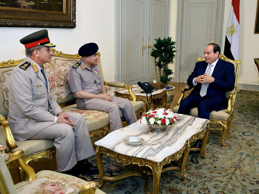 Celkom nová vláda prijala prísahu pri prezidentovi Egypta. 