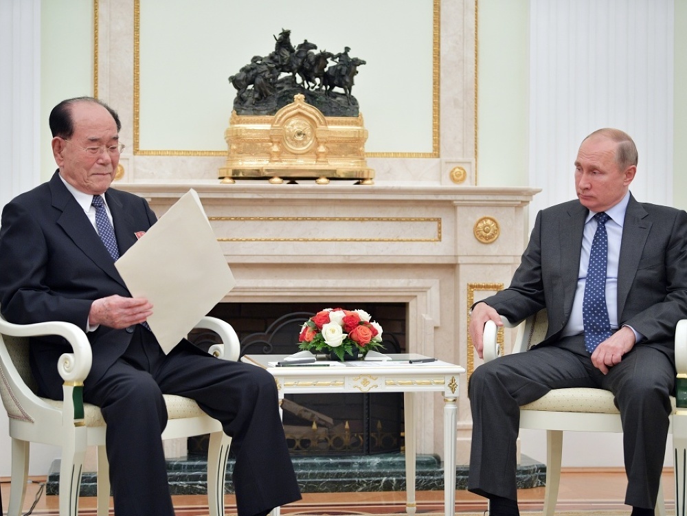 Ruský prezident V. Putin a predseda prezídia Najvyššieho ľudového zhromaždenia KĽDR Kim Jong-nam.