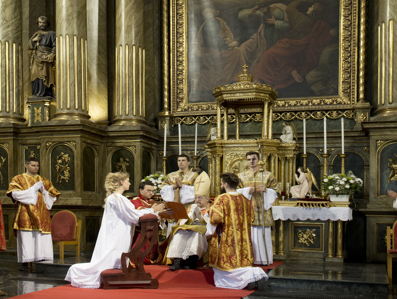 Z obradu korunovácie Alžbety Kristíny v kostole najsvätejšieho Spasiteľa (jezuitský kostol) počas podujatia Korunovačné slávnosti 2017.