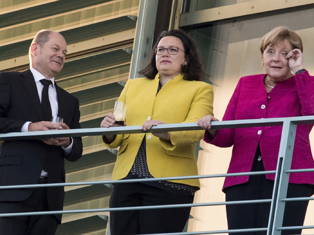 Nemecká kancelárka a  líderka  Kresťanskodemokratickej únie (CDU)  Angela Merkelová, predsedníčka koaličnej Sociálnodemokratickej strany Nemecka (SPD) Andrea Nahlesová a nemecký spolkový minister financií Olaf  Scholz 