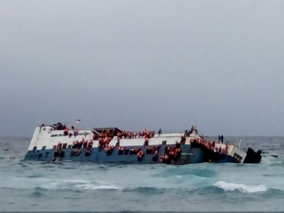 Trajekt so 139 cestujúcimi sa potopil, minimálne 4 ľudia zomreli.
