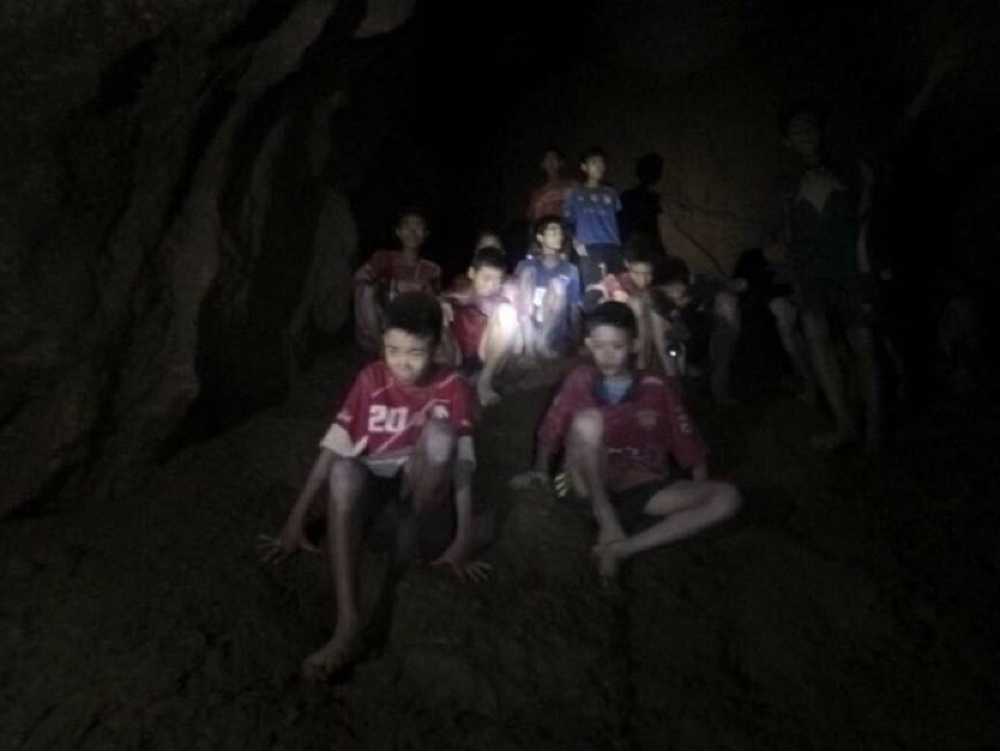 Uviazli v jaskyni.