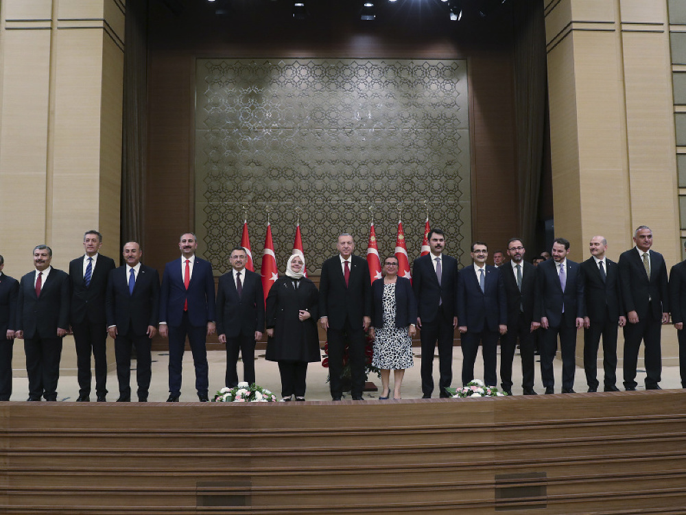 Turecký prezident Erdogan vymenoval novú vládu. 