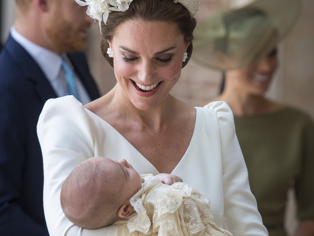 Vojvodkyňa Kate s princom Louisom. 