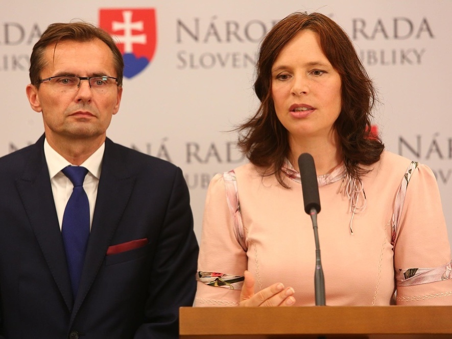Zľava: Ľubomír Galko a Veronika Remišová