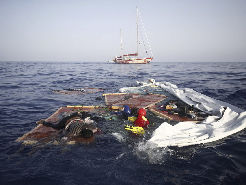 Španielski záchranári vyzdvihli v Stredozemnom mori ďalších 447 migrantov