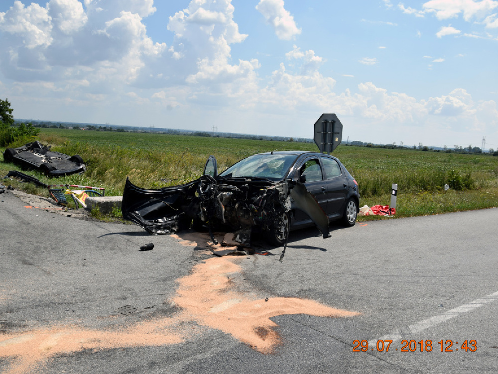 Sedem zranených si vyžiadala nehoda, ktorá sa stala v nedeľu neďaleko Sečoviec