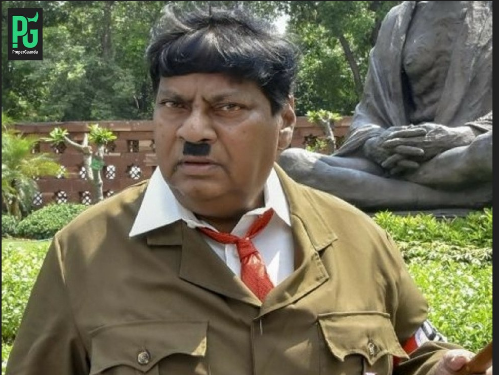 Indický poslanec prišiel do parlamentu preoblečený za Hitlera