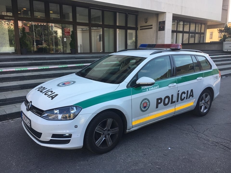 Polícia evakuovala súdy v Bratislave.