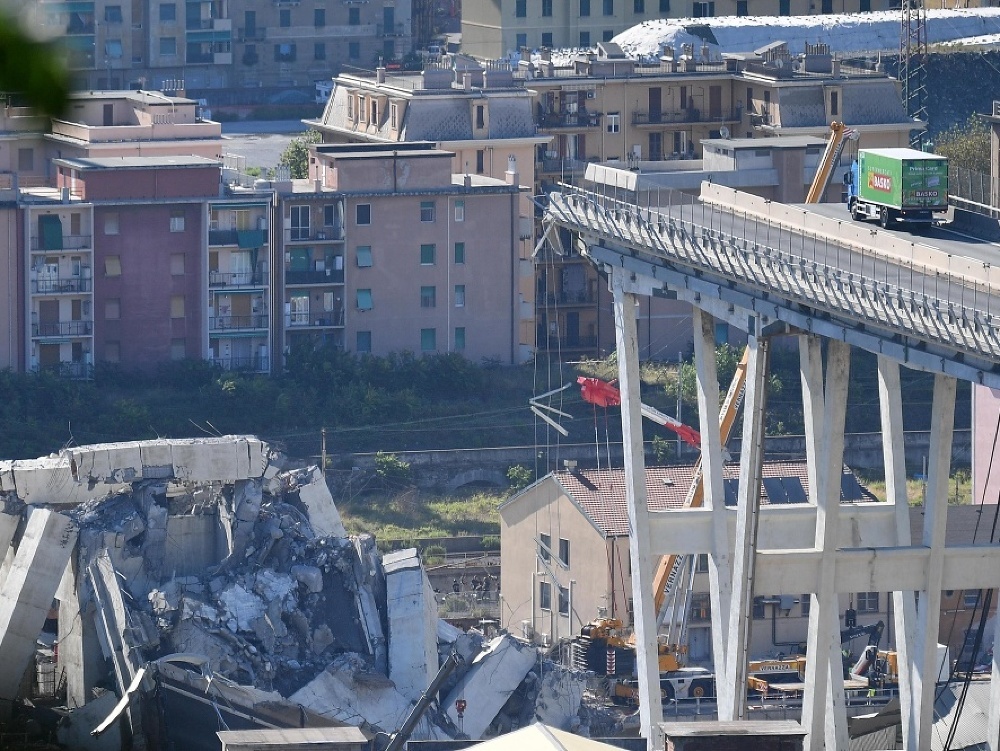 V troskách mosta Morandi zahynulo 43 ľudí.
