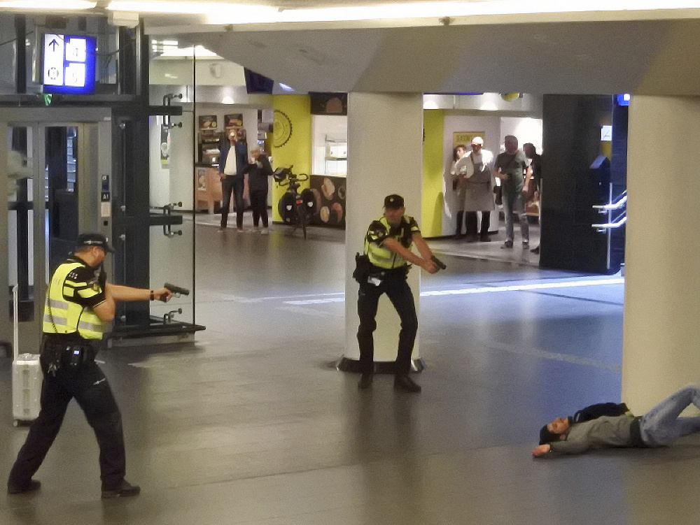 V piatok útočil mladý Afgánec na hlavnej stanici v Amsterdame. 