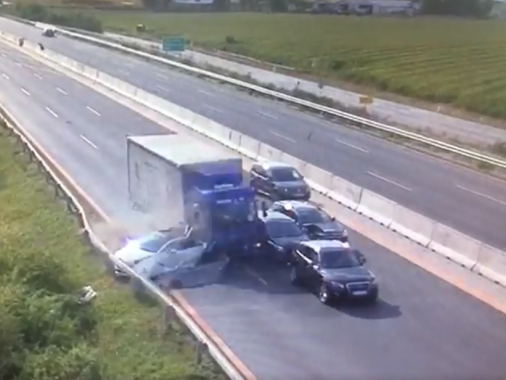 Reťazová nehoda na diaľnici D1.
