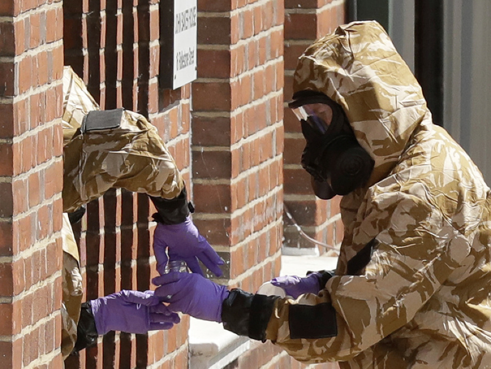 Toxické útoky majú podľa britských vyšetrovateľov na svedomí dvaja Rusi. 