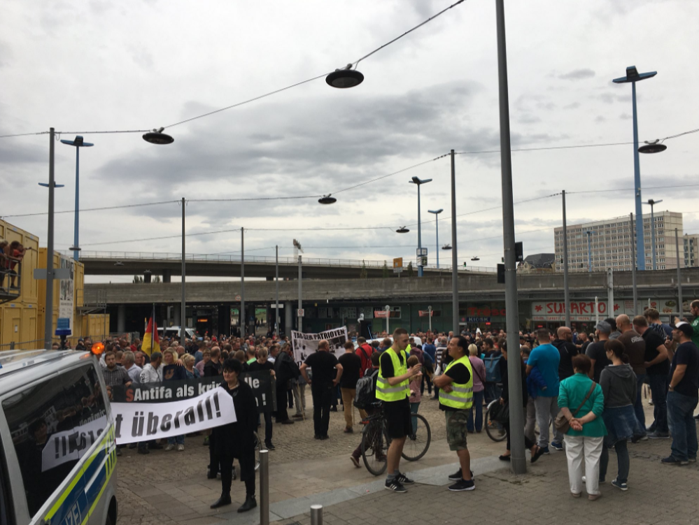 Protesty  nemeckom meste Köthen stále pretrvávajú. 
