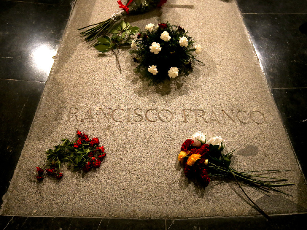 Hrob bývalého španielskeho diktátora generála Francisca Franca v bazilike v Údolí padlých, mauzóleu pri meste El Escorial.