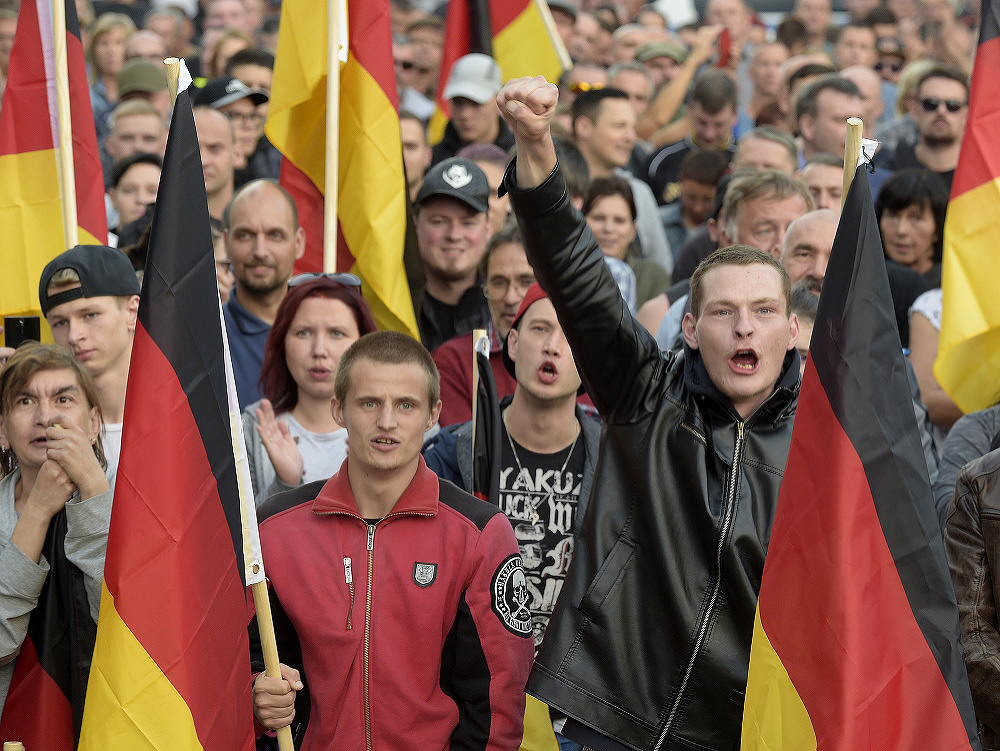 V nemeckom meste Chemnitz sa minulý týždeň odohrali hromadné protesty. 