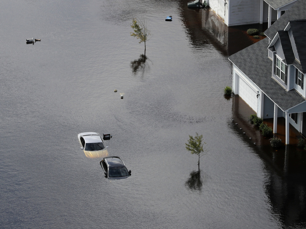 Štát Severná Karolína sa spamätáva z ničivej búrky Florence. 