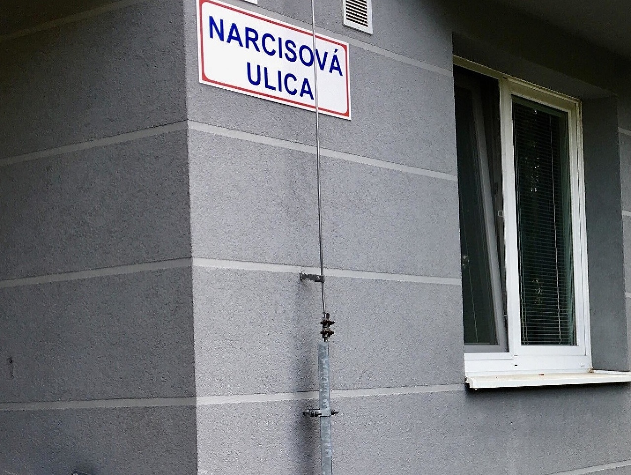 Telo dôchodkyne našli v byte na Narcisovej ulici v Bratislave.