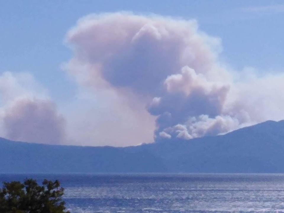 Pre lesný požiar na polostrove Pelješac evakuovali desiatky ľudí