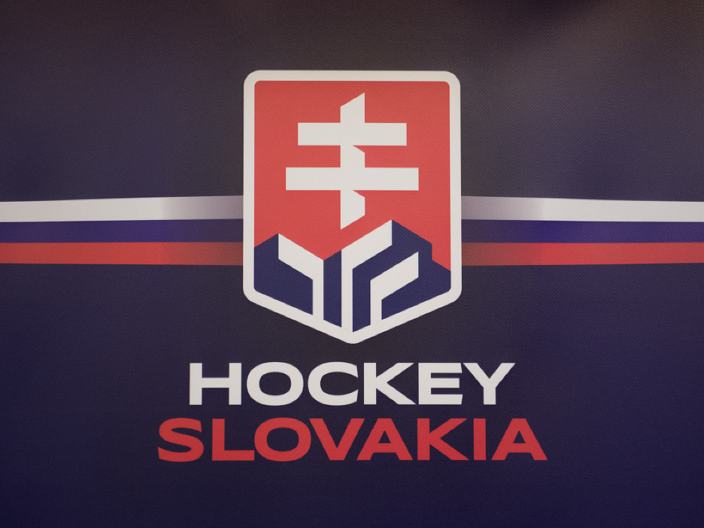 Na snímke nové logo Slovenského zväzu ľadového hokeja (SZĽH) počas slávnostného predstavenia nového loga a reprezentačných dresov