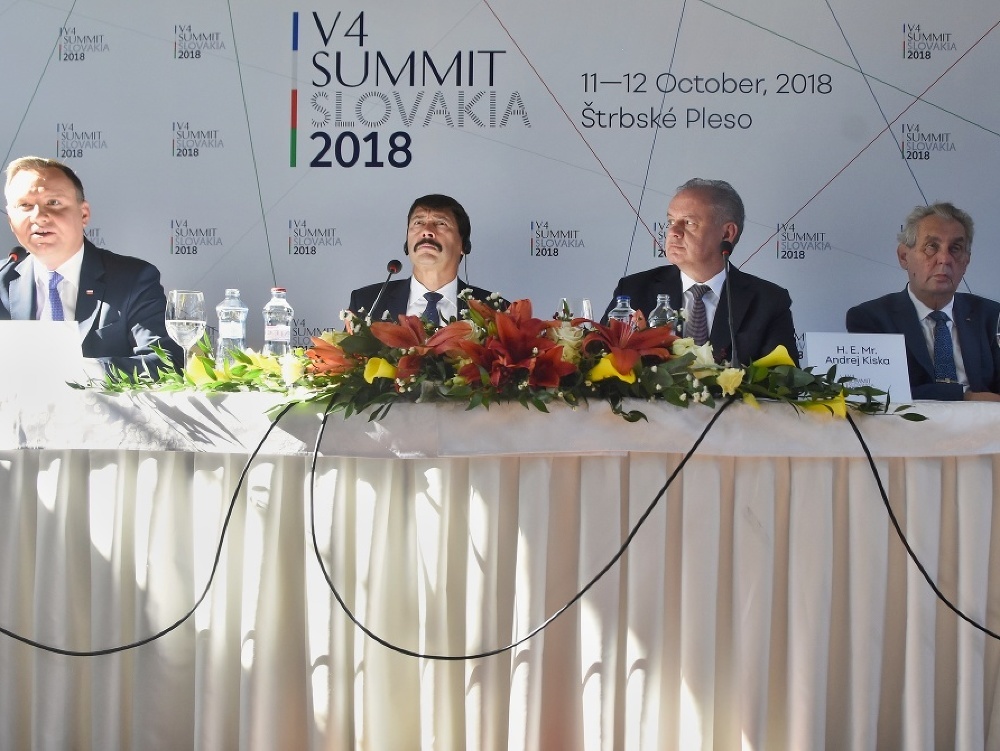 Na snímke zľava prezident Poľskej republiky Andrzej Duda, prezident Maďarskej republiky János Áder, prezident Slovenskej republiky Andrej Kiska a prezident Českej republiky Miloš