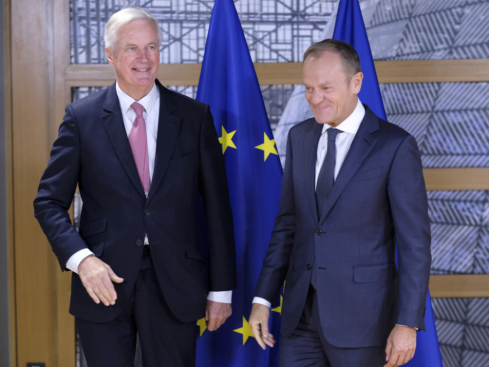 Britský vyjednávač Michel Barnier a Donald Tusk. 