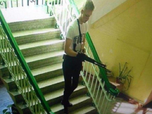 Vladislav Rosľakov spustil paľbu na strednej škole na Kryme a zabil 21 ľudí.