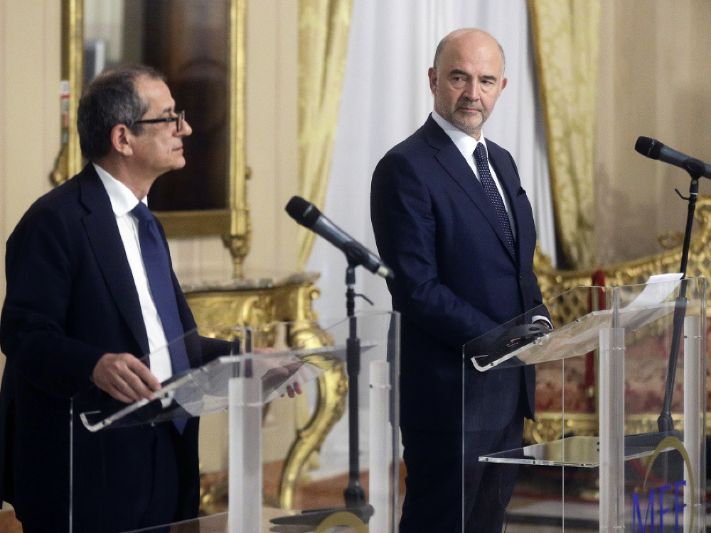Zľava: Giovanni Tria a Pierre Moscovici