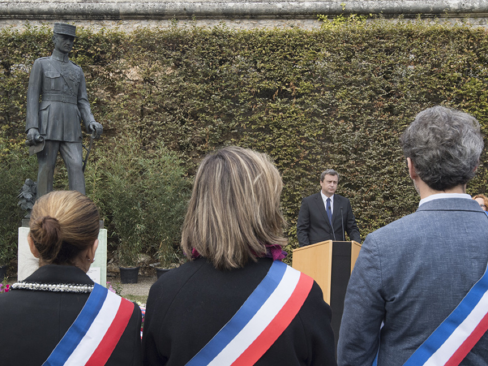 Andrej Danko pri pamätníku M. R. Štefánika vo Francúzsku