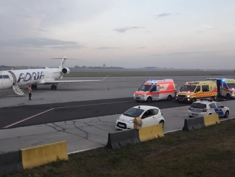 Lietadlo spoločnosti Austrian Airlines muselo núdzovo pristáť v Budapešti. 