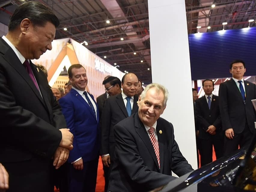 Miloš Zeman sa stretol s čínskym prezidentom a zahral mu jeho najobľúbenejšiu skladbu.